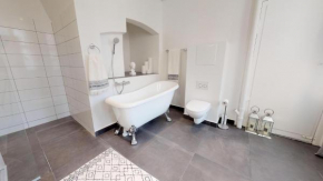 180SQM NEW Luxury Apt - City Center - Located on Largest Shopping Street!, Copenhagen